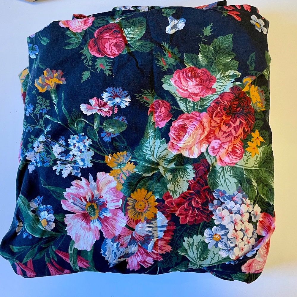 Ralph Lauren King Size Fitted Sheet - Black Isadora pattern - gently used